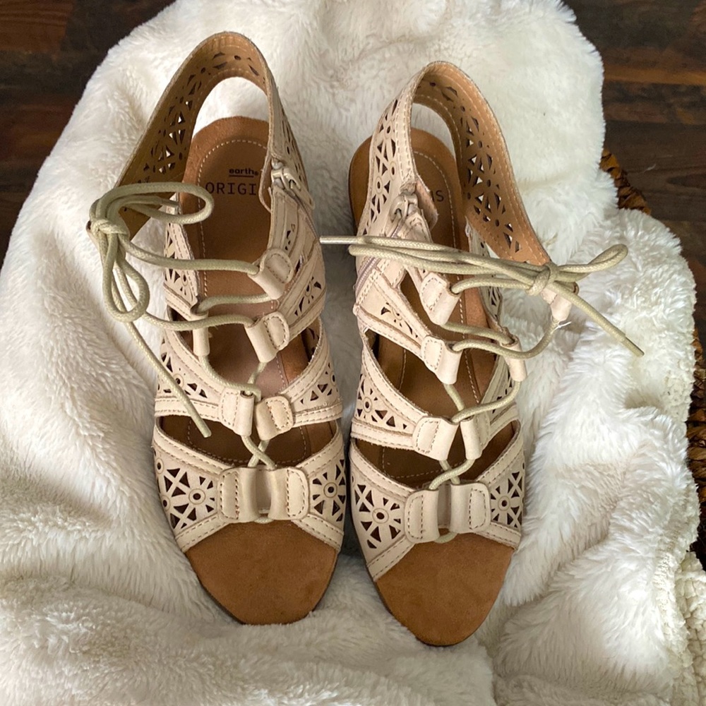Womens heeled laced Sandal